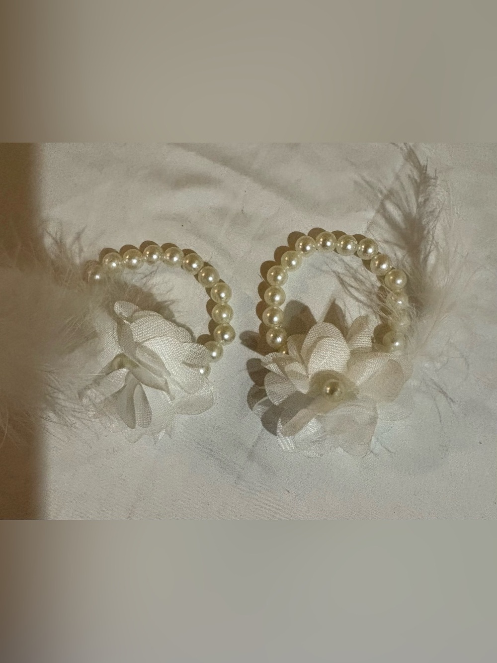 Pearl Beaded Flower Stretch Bracelets - White